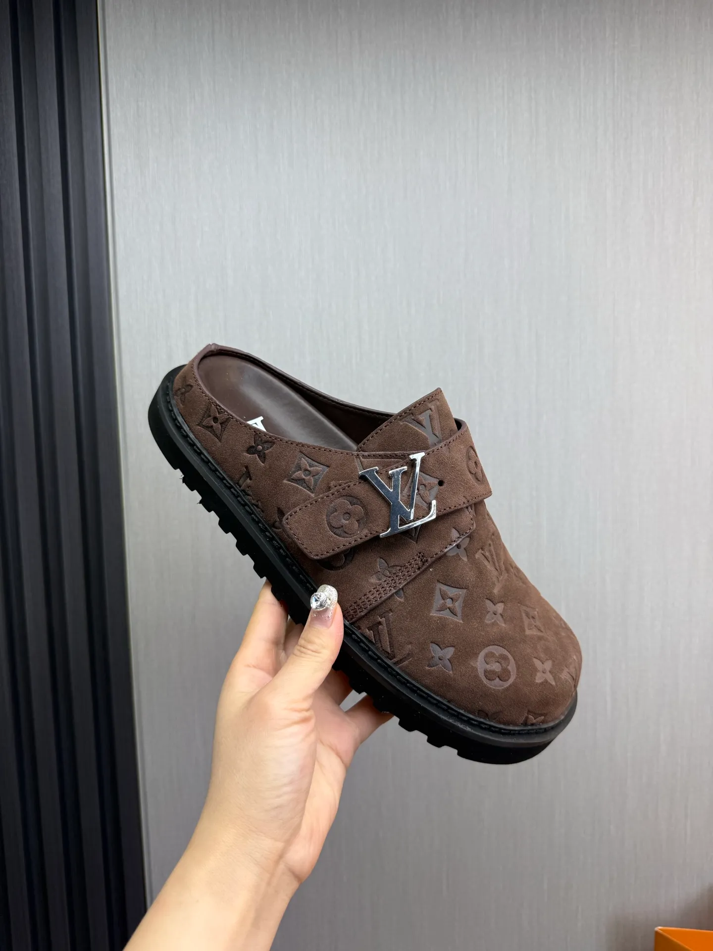 Men's men's shoes 460💰 Lv. Popular couple slippers hot sale🩷💚 🩴Official website one to one production 35-45 sizes 45 46 🉑️Customized!